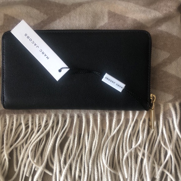 NWT  Marc, Jacob, wallet, black with gold hardware. - Picture 4 of 12